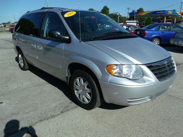 Chrysler Town and Country 3.5 MiniVan