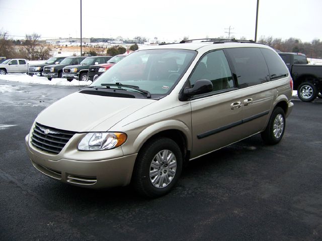 Chrysler Town and Country 2005 photo 3