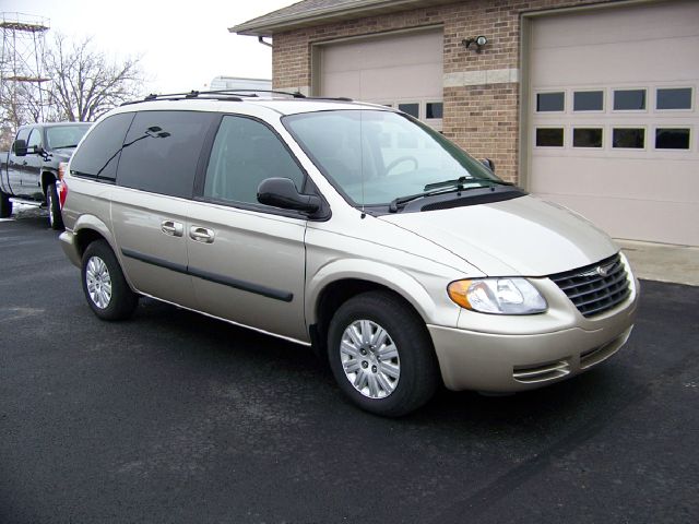 Chrysler Town and Country 2005 photo 4