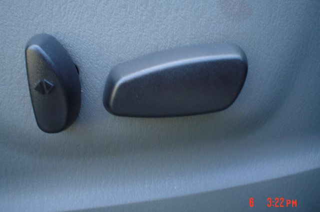 Chrysler Town and Country 2005 photo 10