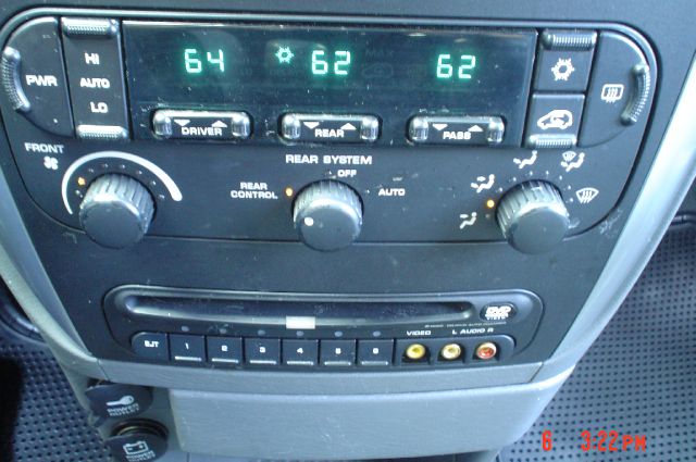 Chrysler Town and Country 2005 photo 11