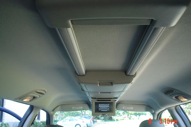 Chrysler Town and Country 2005 photo 2