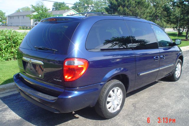 Chrysler Town and Country 2005 photo 23