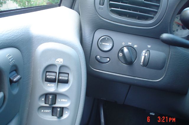 Chrysler Town and Country 2005 photo 24