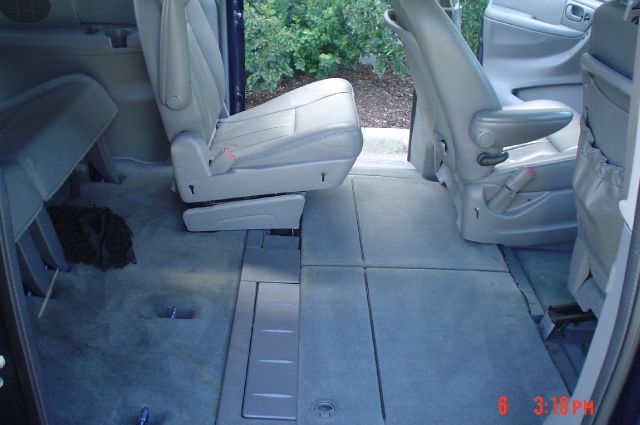 Chrysler Town and Country 2005 photo 25