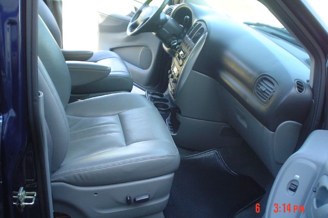 Chrysler Town and Country 2005 photo 28