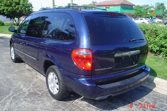 Chrysler Town and Country 2005 photo 30