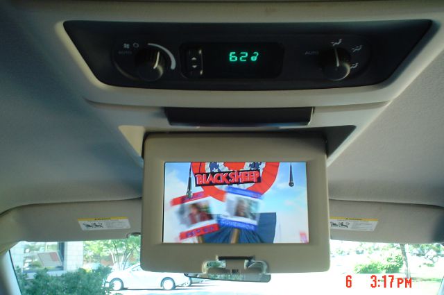 Chrysler Town and Country 2005 photo 6