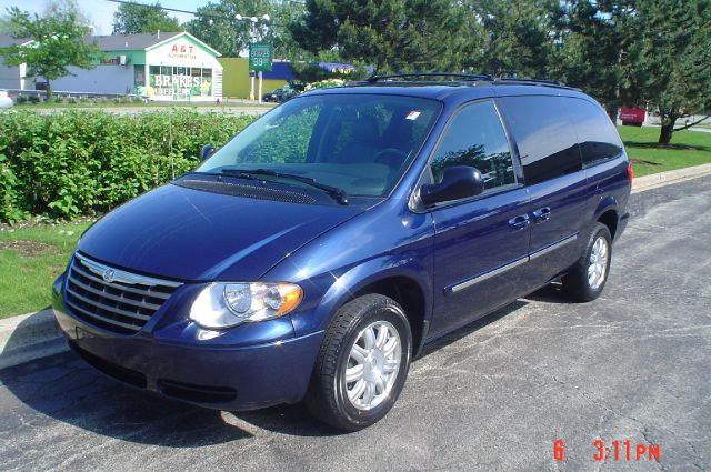 Chrysler Town and Country 2005 photo 7