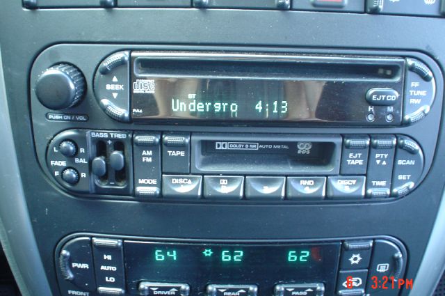 Chrysler Town and Country 2005 photo 9