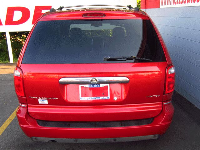 Chrysler Town and Country SLT 25 MiniVan