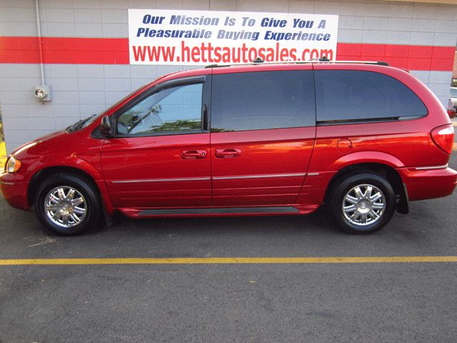 Chrysler Town and Country 2005 photo 4