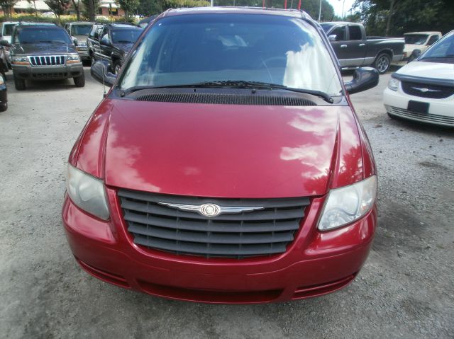 Chrysler Town and Country 2005 photo 3