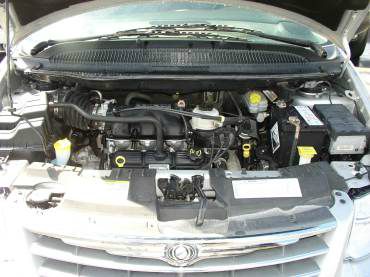 Chrysler Town and Country 2005 photo 3