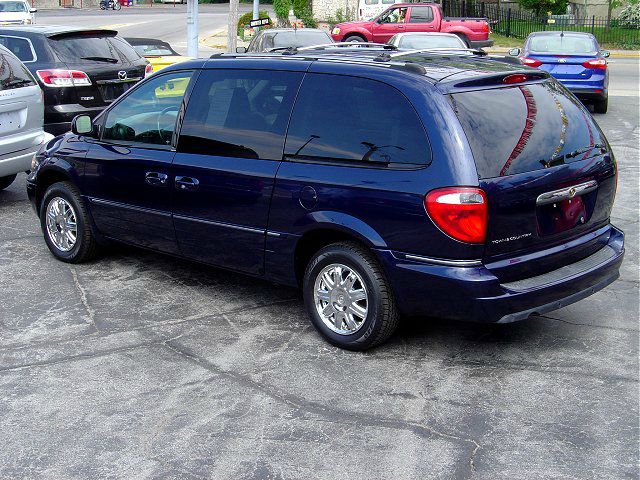 Chrysler Town and Country 2005 photo 12