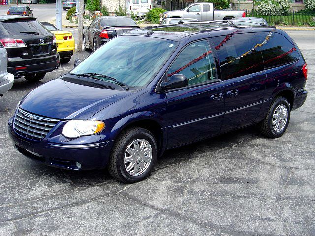 Chrysler Town and Country 2005 photo 13