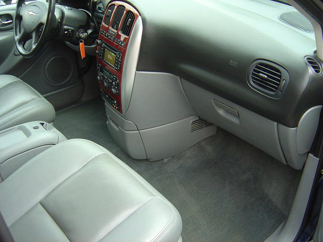 Chrysler Town and Country 2005 photo 6