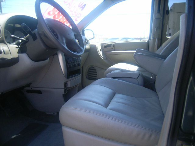 Chrysler Town and Country 2005 photo 4