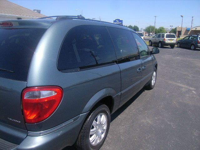 Chrysler Town and Country 2005 photo 6