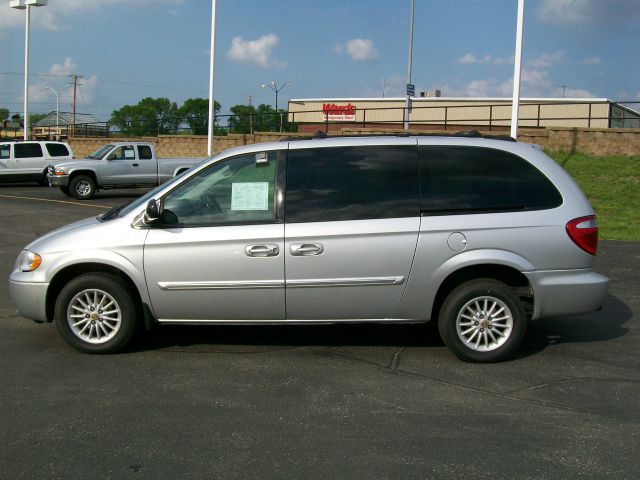 Chrysler Town and Country 2005 photo 13