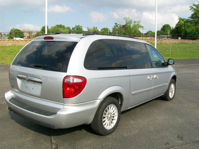 Chrysler Town and Country 2005 photo 9