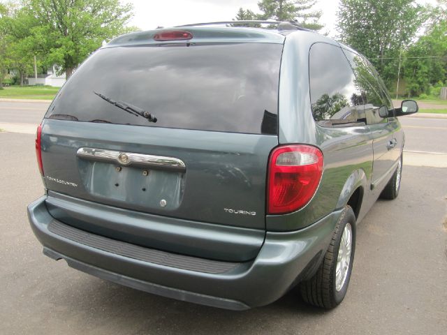 Chrysler Town and Country 2005 photo 11