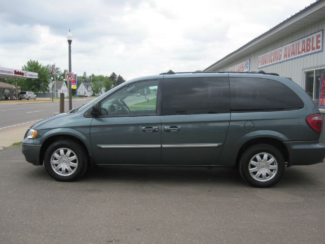 Chrysler Town and Country 2005 photo 12