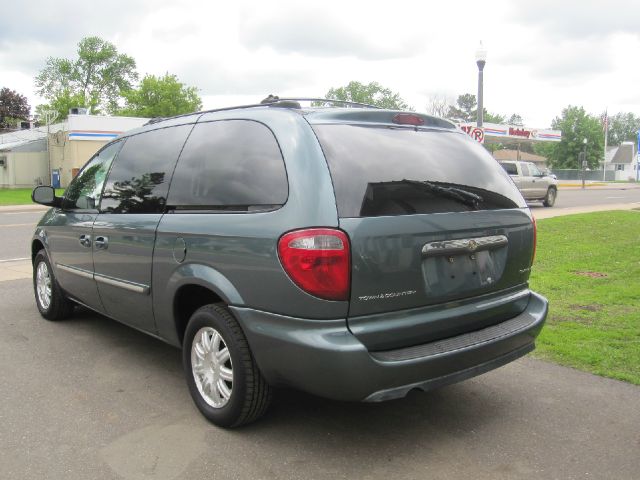 Chrysler Town and Country 2005 photo 13
