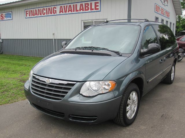 Chrysler Town and Country 2005 photo 14