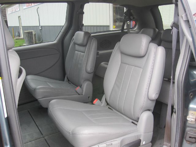 Chrysler Town and Country 2005 photo 6