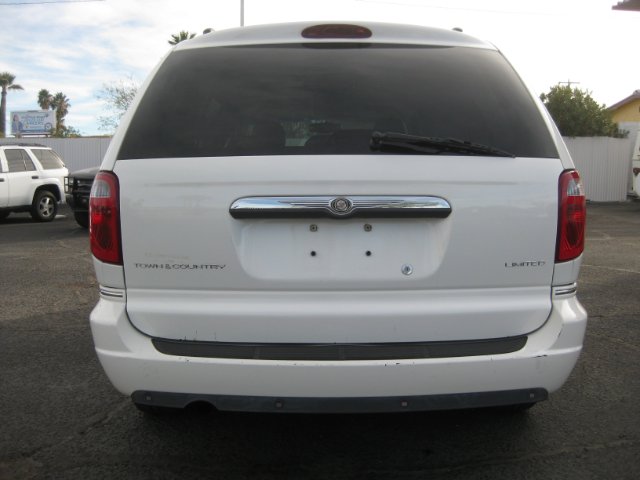 Chrysler Town and Country 2005 photo 4