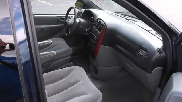 Chrysler Town and Country 2005 photo 4