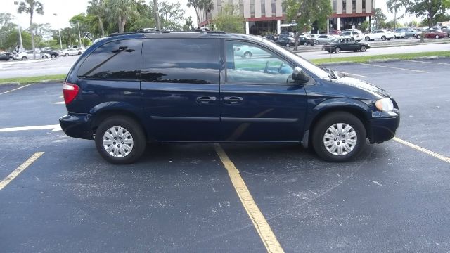 Chrysler Town and Country 2005 photo 5