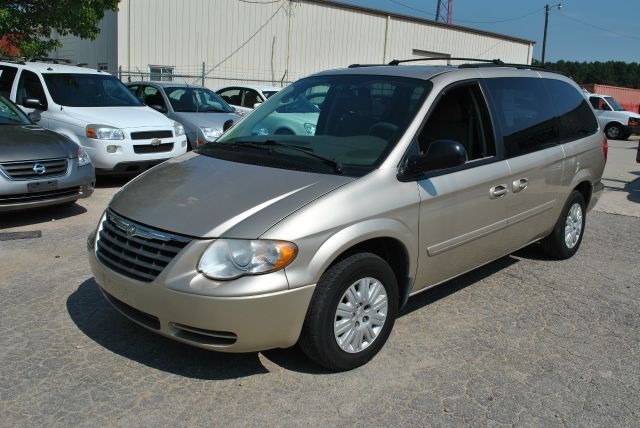 Chrysler Town and Country 2005 photo 4