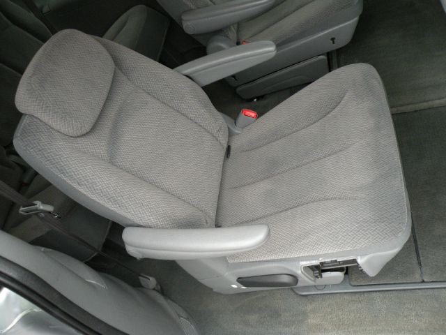 Chrysler Town and Country 2005 photo 13