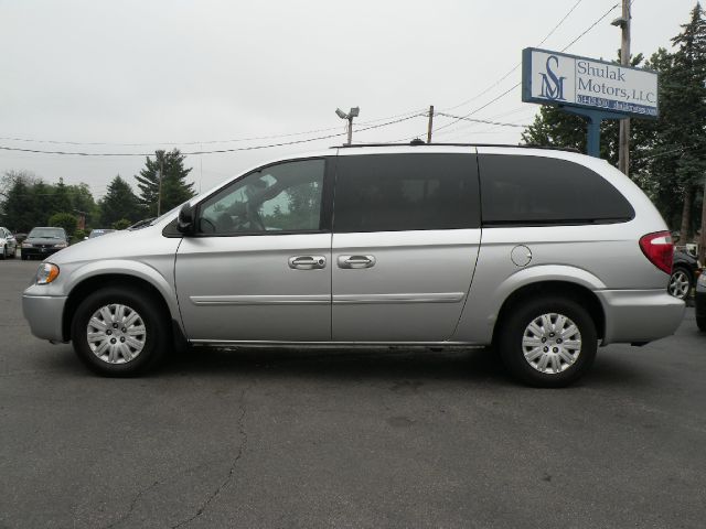 Chrysler Town and Country 2005 photo 14