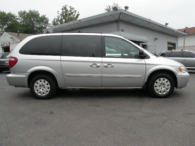 Chrysler Town and Country 2005 photo 19