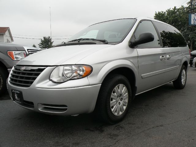 Chrysler Town and Country 2005 photo 20