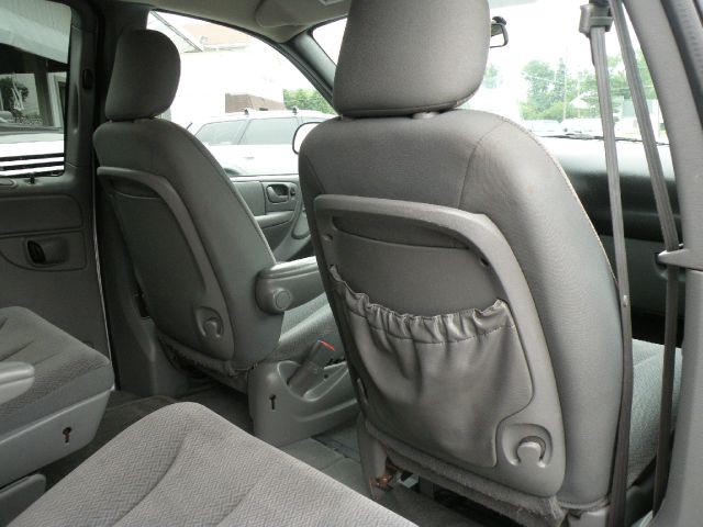 Chrysler Town and Country 2005 photo 21
