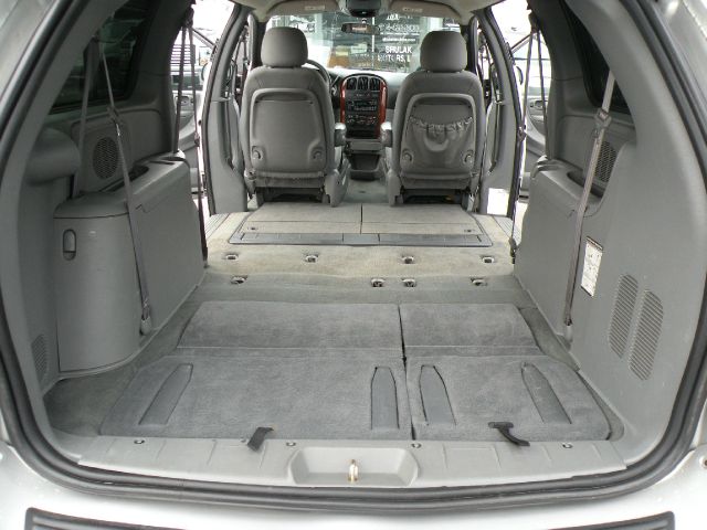Chrysler Town and Country 2005 photo 4