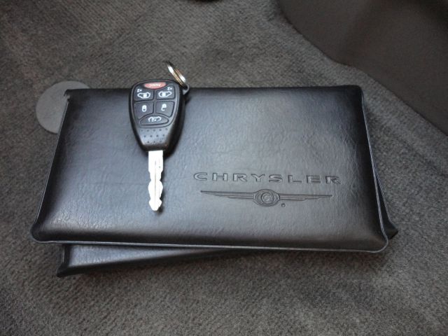 Chrysler Town and Country 2005 photo 10