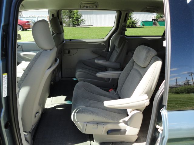 Chrysler Town and Country 2005 photo 16