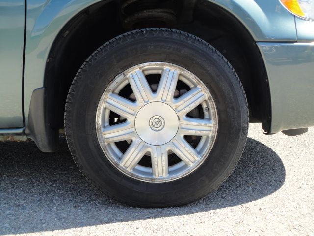 Chrysler Town and Country 2005 photo 17