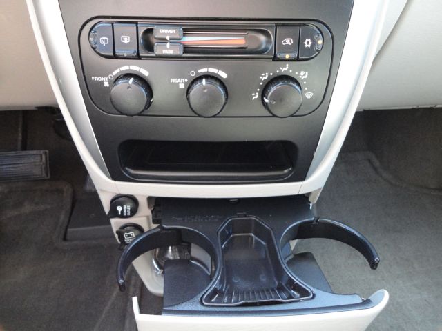 Chrysler Town and Country 2005 photo 18