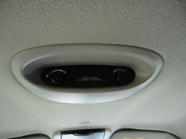 Chrysler Town and Country 2005 photo 30