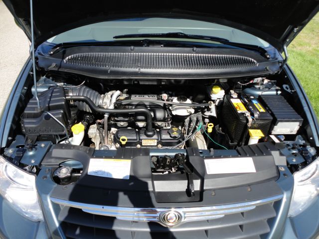 Chrysler Town and Country 2005 photo 32