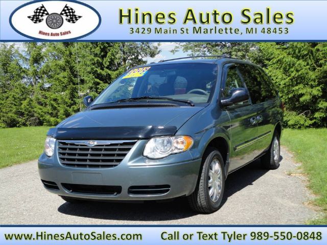 Chrysler Town and Country 2005 photo 34