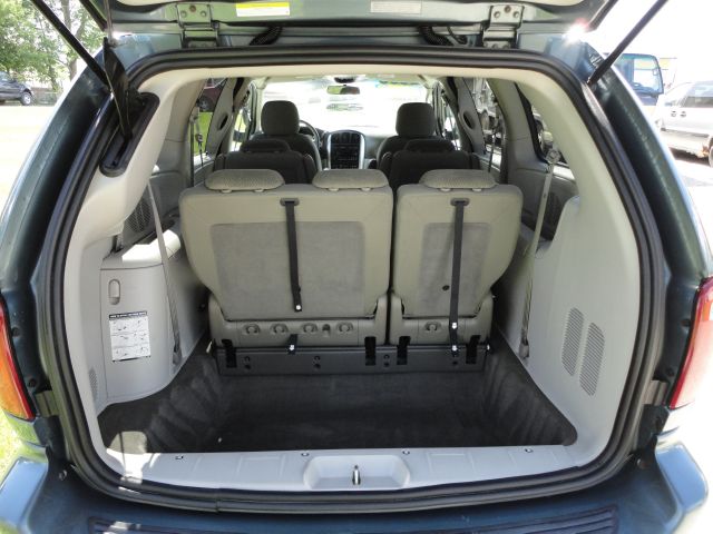 Chrysler Town and Country 2005 photo 40