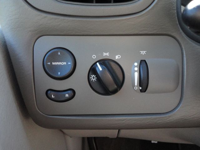 Chrysler Town and Country 2005 photo 6