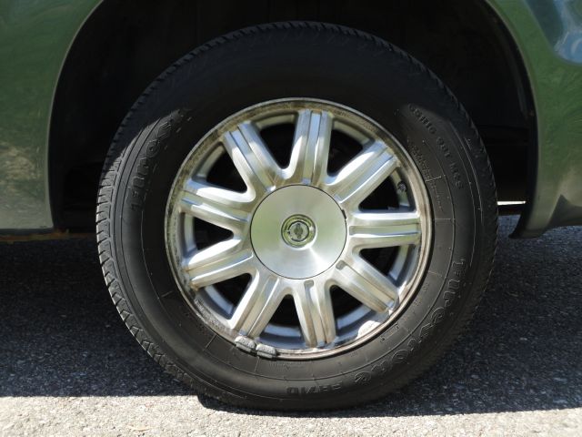 Chrysler Town and Country 2005 photo 9